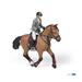 Plastový koník Papo - závodní s jezdcem, hnědý Koník plastový Papo závodní s jezdcem, hnědý