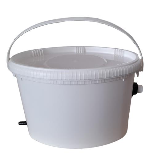 Napájecí kbelík 6 l s plovákem, vývod 9 mm pro napájecí systém Napájecí kbelík 6 l s plovákem, vývod 9 mm pro napájecí systém