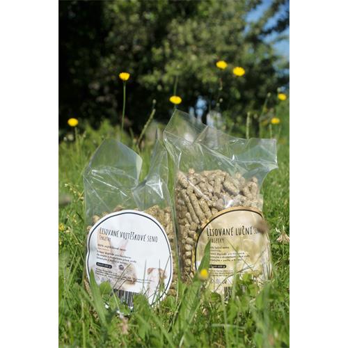 Lisované vojtěškové seno - peletky Liblín, 500 g Lisované vojtěškové seno
