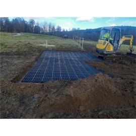 Zatravňovací dlaždice 33 x 33 x 5 cm, stěna 5 mm, černá - 1 ks Zatravňovací dlaždice 33 x 33 x 5 cm, stěna 5 mm, černá