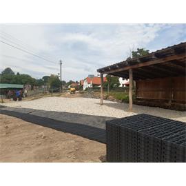 Zatravňovací dlaždice 33 x 33 x 5 cm, stěna 5 mm, černá - 1 ks Zatravňovací dlaždice 33 x 33 x 5 cm, stěna 5 mm, černá