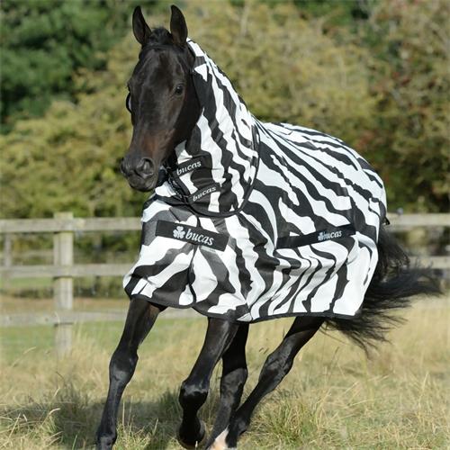 Síťovaná deka proti hmyzu Bucas Buzz-Off S/S 2025, zebra - vel. 145 cm Síťová deka s krkem Bucas Buzz-Off SS 25, zebra, vel. 145