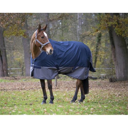 Nepromokavá deka Equitheme Tyrex 600D, 150g, modrá - vel. 165/215 cm Deka Equithéme Tyrex 600D, 150g, modrá, vel. 165 cm