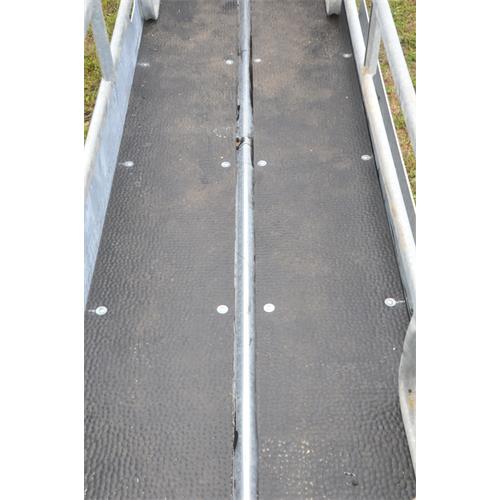 Průchozí žlab s gumou pro tenzometrickou váhu komplet, pozink Detail uchycení guma ve žlabu