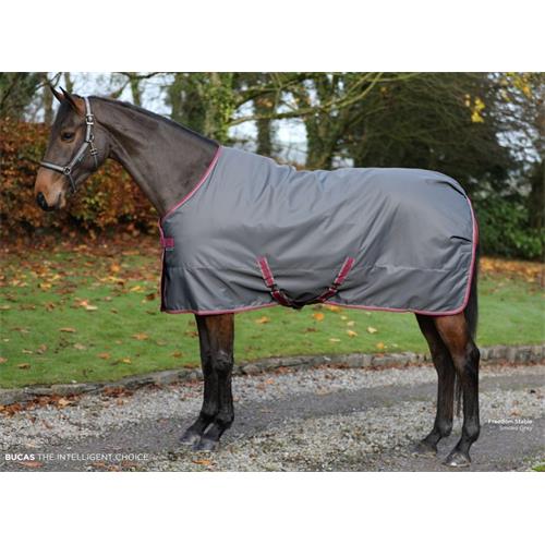 Stájová deka Bucas Freedom AW 2025/25, 150 g, šedá - vel. 155/205 cm Deka stájová Bucas Freedom AW 25/26, šedá, 150 g, vel. 155