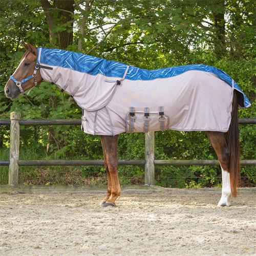 Deka proti hmyzu s pláštěnkou QHP S/S 2025 Seashell, modrá - vel. 145/195 cm Síťová deka s krkem a nepromokavými zády QHP SS 2025, modrá, 195