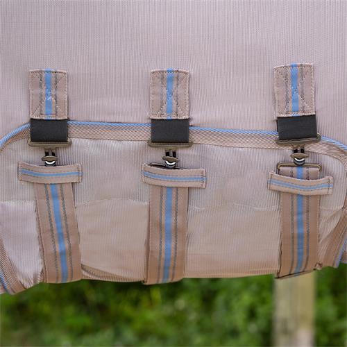 Deka proti hmyzu s pláštěnkou QHP S/S 2025 Seashell, modrá - vel. 145/195 cm Síťová deka s krkem a nepromokavými zády QHP SS 2025, modrá, 195