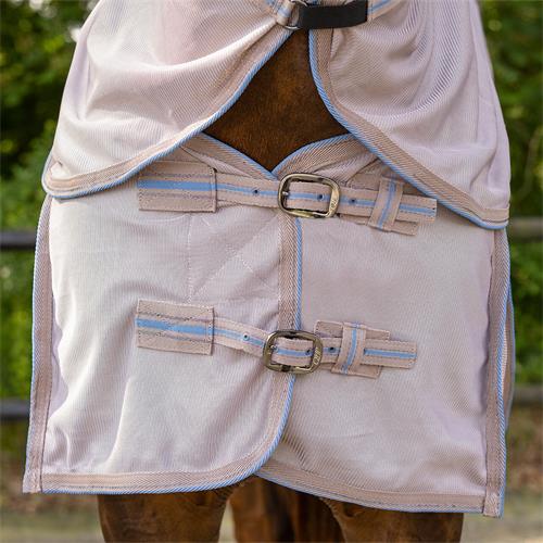 Deka proti hmyzu s pláštěnkou QHP S/S 2025 Seashell, modrá - vel. 145/195 cm Síťová deka s krkem a nepromokavými zády QHP SS 2025, modrá, 195