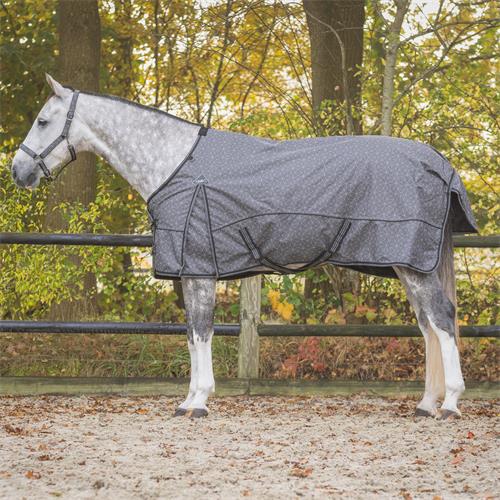 Zimní nepromokavá deka QHP AW 25/26, 300g, šedá - grey reflective - vel. 145/195 cm Deka nepromokavá 300 g, QHP AW 25/26, šedá, vel. 145/195 cm
