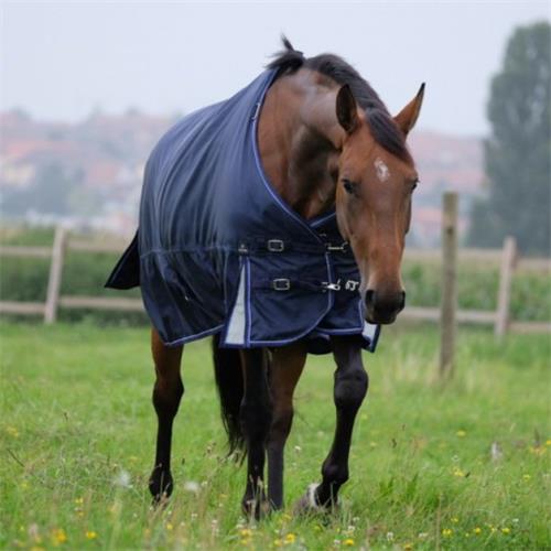 Nepromokavá deka Ekkia Tyrex 220g, modrá, 1680 D - vel. 145 cm Nepromokavá deka s krkem Equithéme Tyrex, modrá, AW 25/26, 220 g, vel. 145 cm