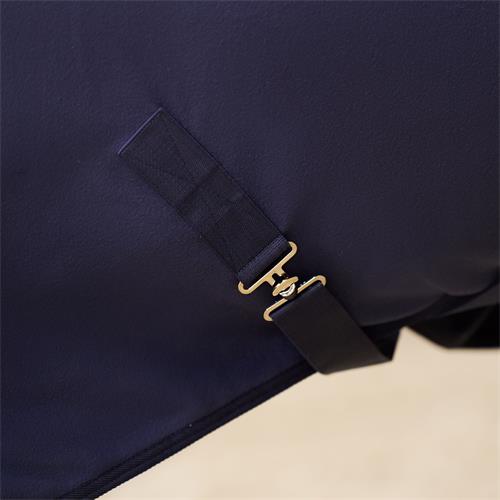 Odpocovací deka s krkem IRH Fundamental AW 25/26, modrá - vel. 135/185 cm Deka odpocovací s krkem IRH Fundamental AW 25/26, modrá, vel. 135/185 cm