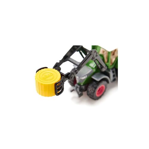 Traktor Fendt s kleštěmi na balíky traktor s balíkem