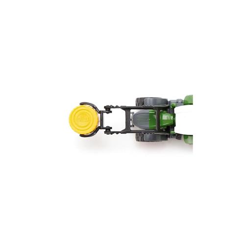 Traktor Fendt s kleštěmi na balíky traktor s balíkem