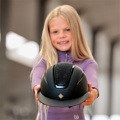 Jezdecká přilba IRH Olania Deluxe, široký kšilt, černá s glitry - vel. S Přilba jezdecká Imperial Deluxe Glitter, černá, S