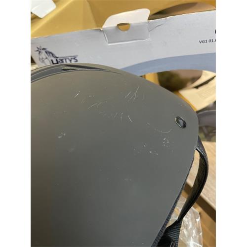 Jezdecká přilba Harrys Horse Challenge - šedo-černá, vel. L/XL SLEVA - II. jakost Přilba jezdecká HH Challenge, šedo-černá, vel. L/XL