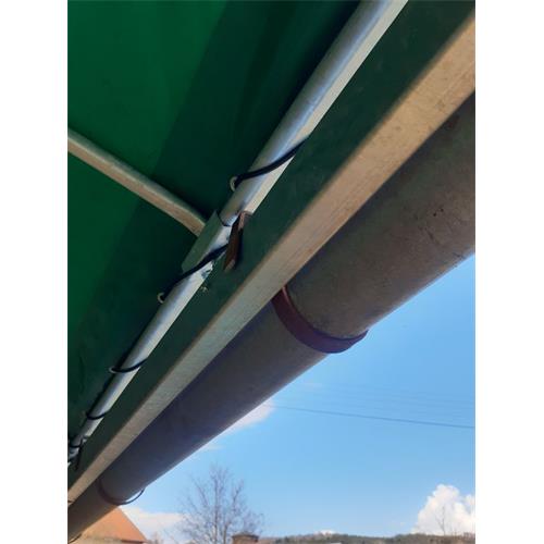 Mobilní přístřešek pro koně, skot a ovce 3 x 6 m s panely TEXAS. Ilustrační foto - Mobilní přistřešek lze doplnit i okapem