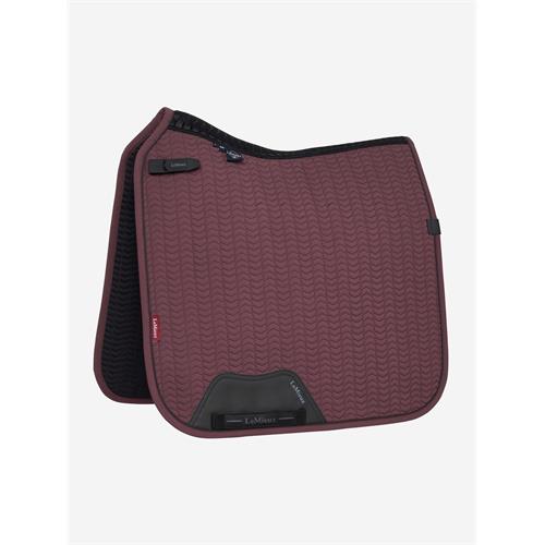 Drezurní podsedlová dečka LeMieux Finesse Square AW 25/26, DR - vínová Dečka LeMieux Finesse Square AW25, tm. fialová, DR