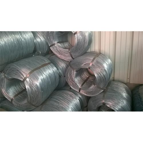 Cívka drátu cca 500 - 550 kg pro elektrické ohradníky 3,15 mm, cena za 1 kg Cívka drátu cca 600 - 650 kg pro elektrické ohradníky 2,2 mm, CZ 160, cena za 1 kg