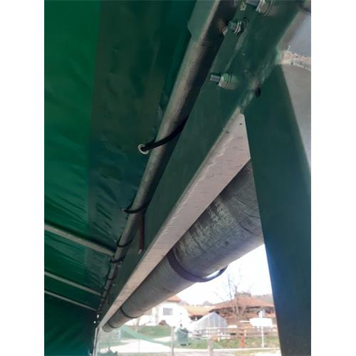 Mobilní přístřešek pro koně, skot a ovce 3 x 6 m s panely TEXAS. Ilustrační foto - Mobilní přistřešek lze doplnit i okapem