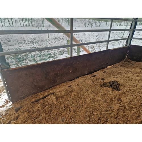 Mobilní přístřešek pro koně, skot nebo ovce 6 x 3 m bez ohradních panelů. Mobilní přístřešek STANDARD 6 x 3 m (bez ohradních panelů)