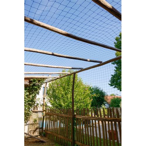 Krycí síť výběhu pro slepice, oko 3×3 cm - 5×10 m Ukázka výběhu.