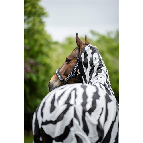 Síťovaná deka proti hmyzu Bucas Buzz-Off SS 26, zebra - vel. 145 cm Síťová deka s krkem Bucas Buzz-Off SS 26, zebra, vel. 145