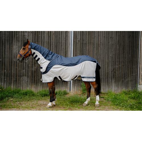 Síťovaná deka s pláštěnkou a krkem Equithéme Tyrex, SS 26, modro-šedá - vel. 145 cm