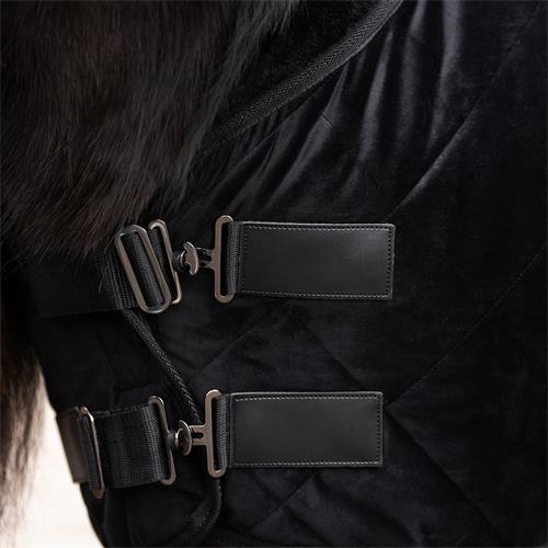 Stájová deka HVP Sacha, AW 26/27, Pony, černá - vel. 100/135 cm Stájová deka HVP Sacha, AW 26/27, černá, vel. 100/135cm